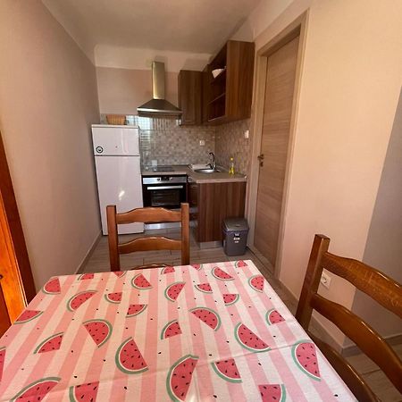 Crveni Apartman 茨雷斯 外观 照片