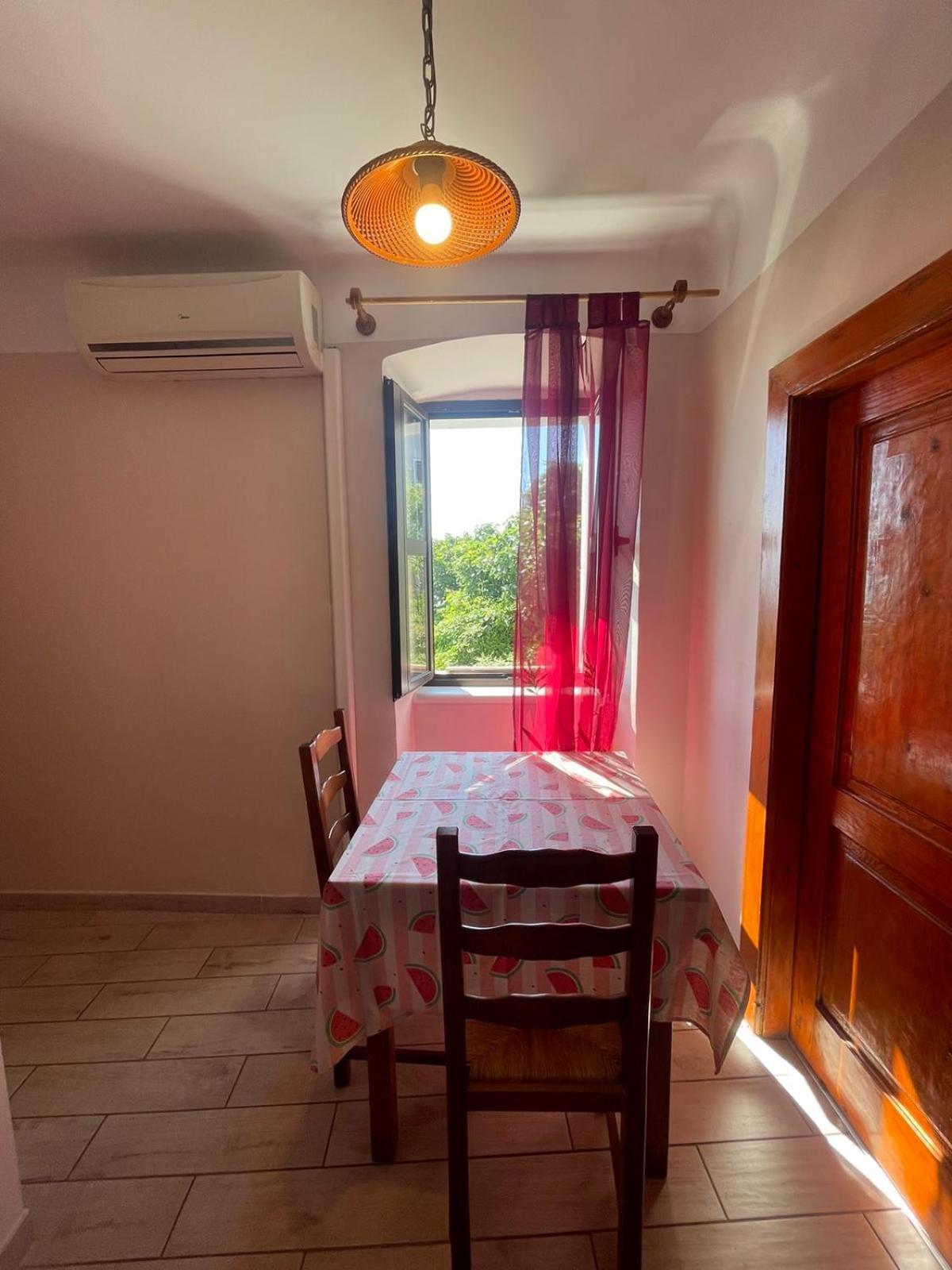 Crveni Apartman 茨雷斯 外观 照片