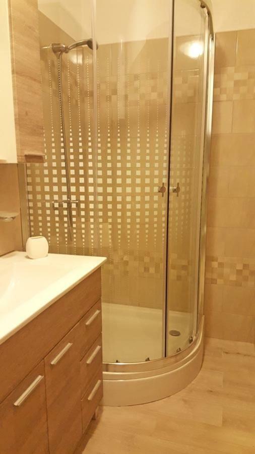 Crveni Apartman 茨雷斯 外观 照片