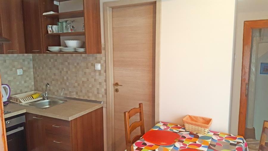Crveni Apartman 茨雷斯 外观 照片